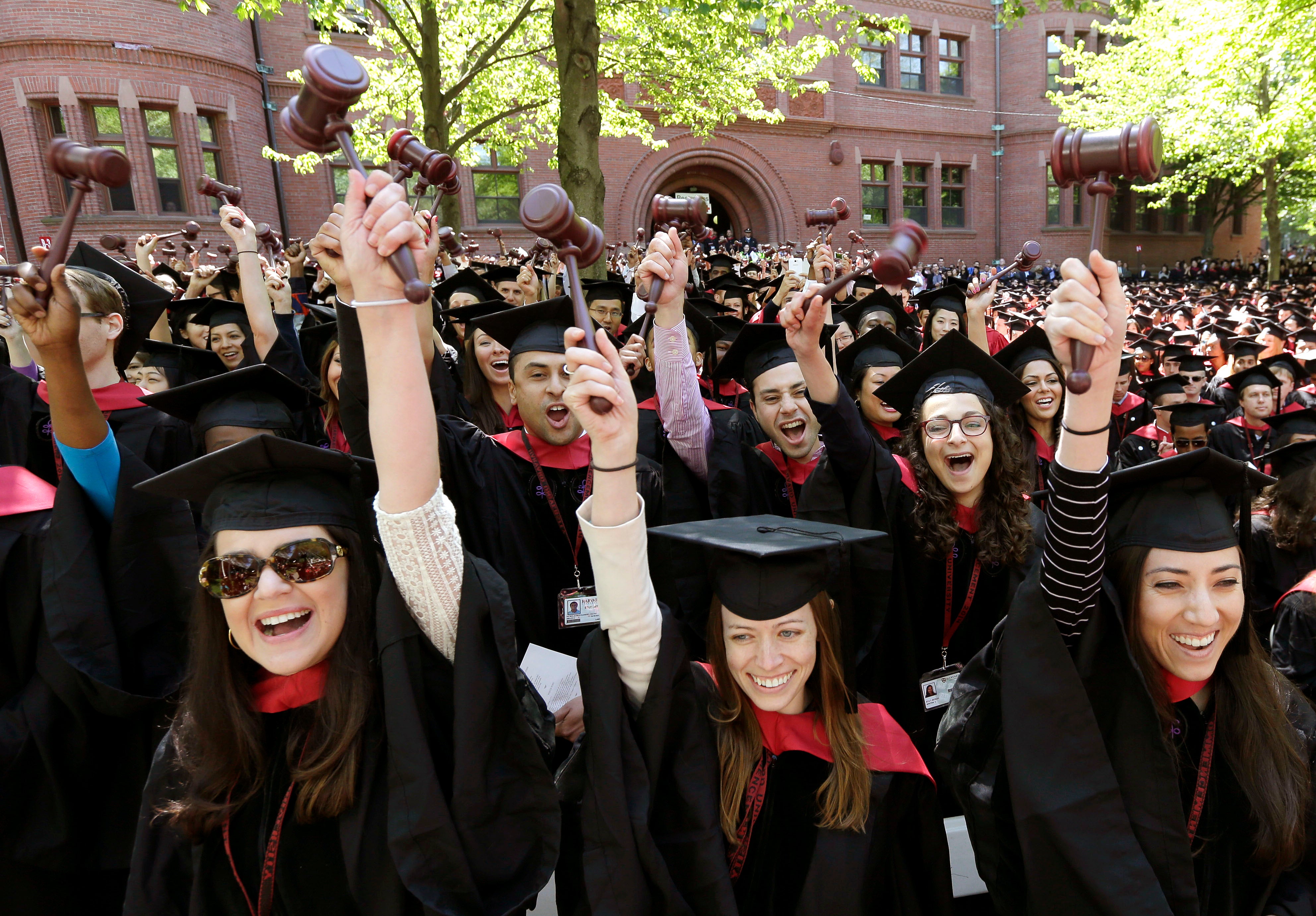 Def woman. Школьная форма в Гарварде. Harvard Law School. Graduates.