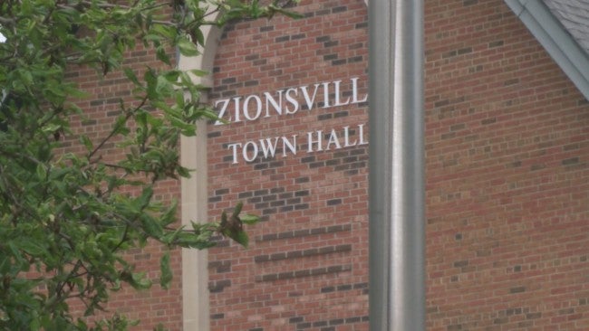 Zionsville swears in mayor, Whitestown responds - WISH-TV