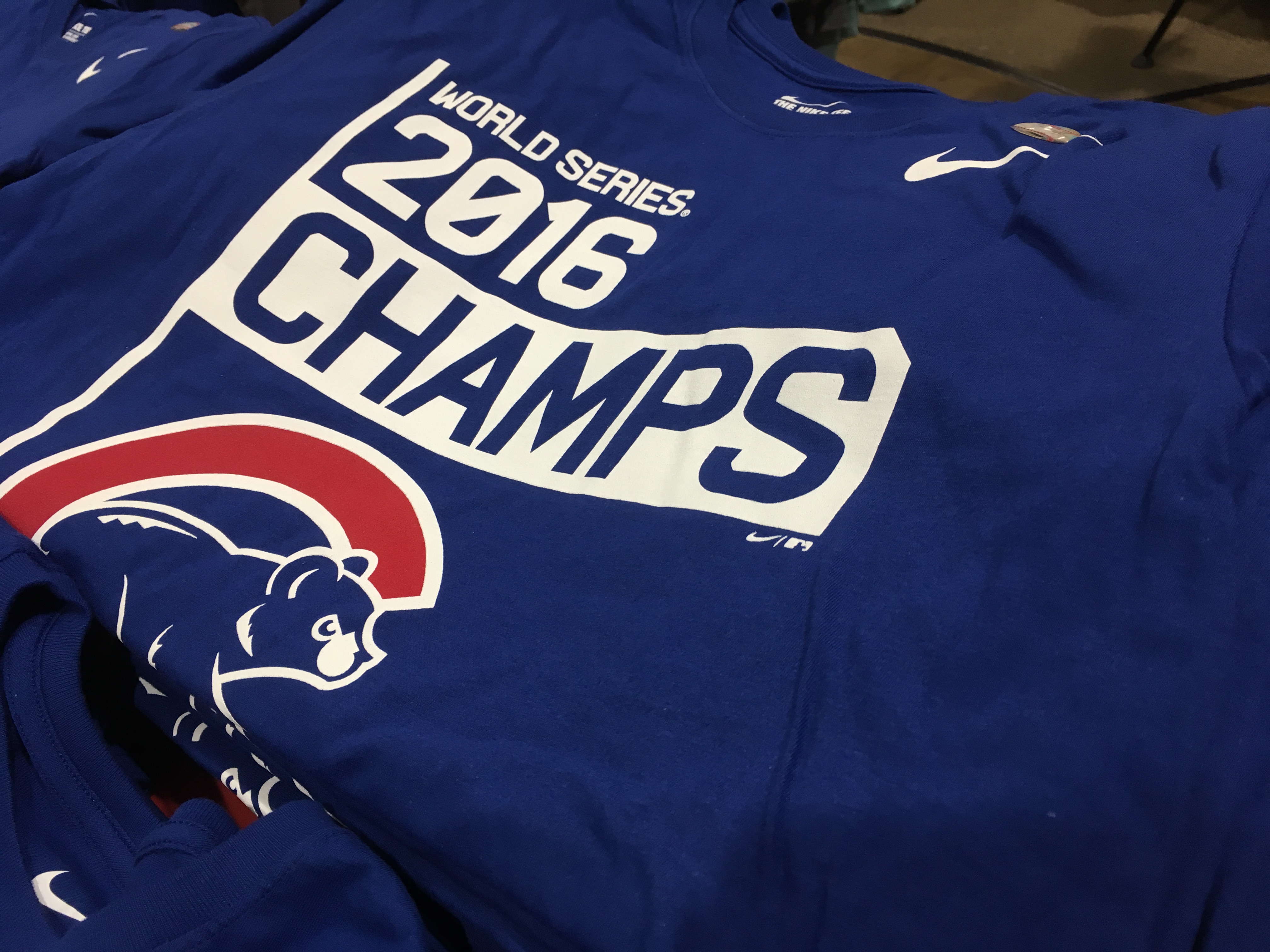 Cubs fans wake early to get World Series Championship merchandise - WISH-TV, Indianapolis News, Indiana Weather
