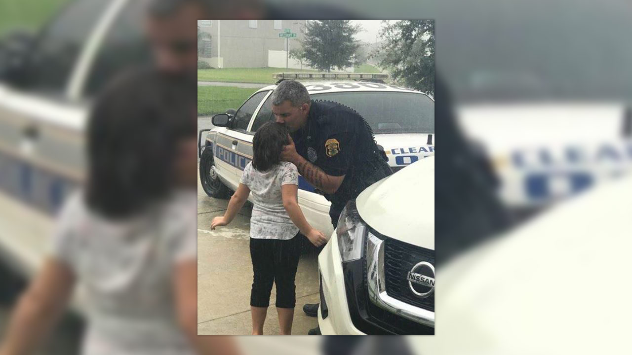 Photo Of Officer Kissing Daughter Before Irma Goes Viral Wish Tv Indianapolis News Indiana