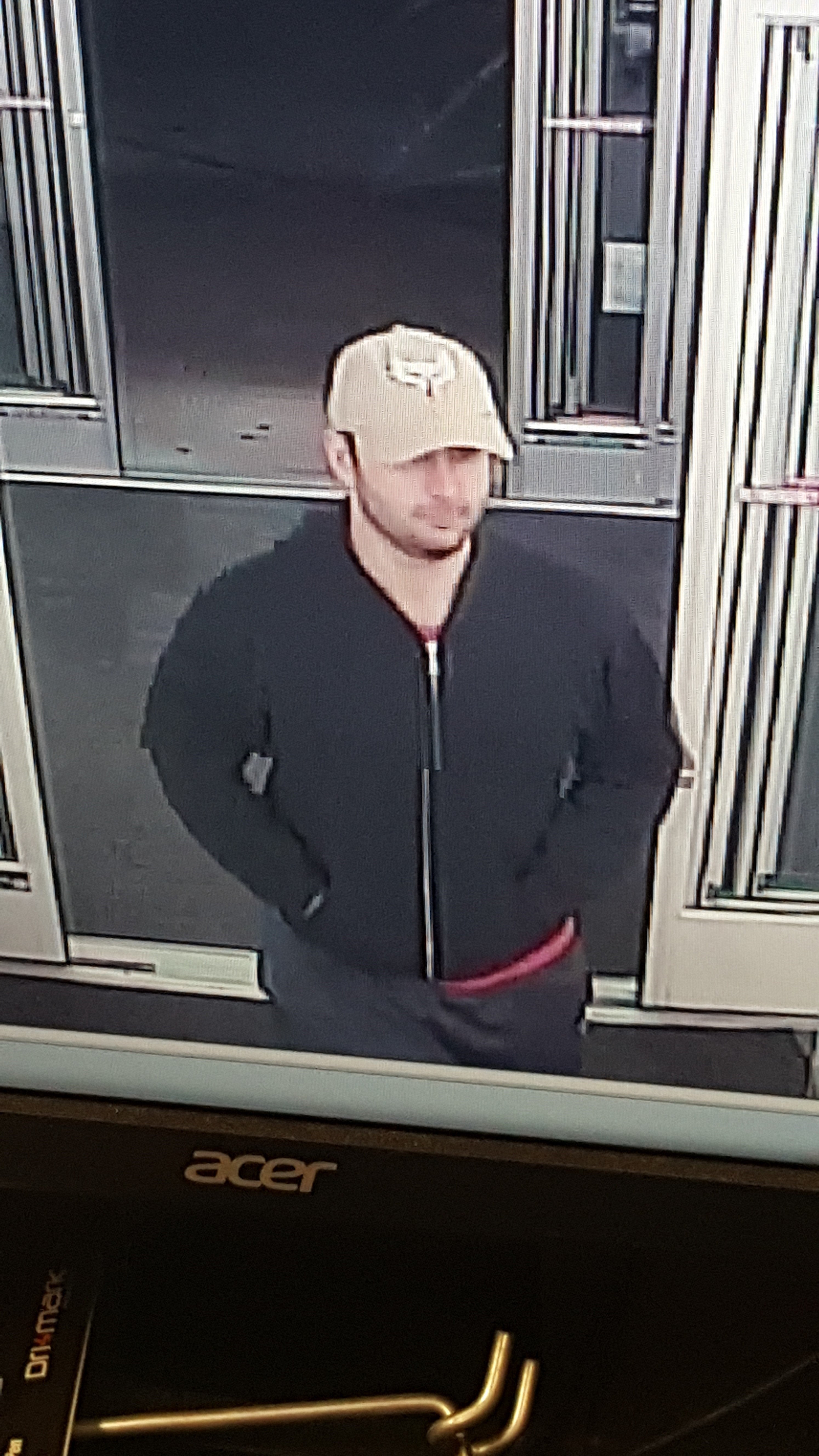 Hamilton County CVS robbed; police seek suspect - WISH-TV