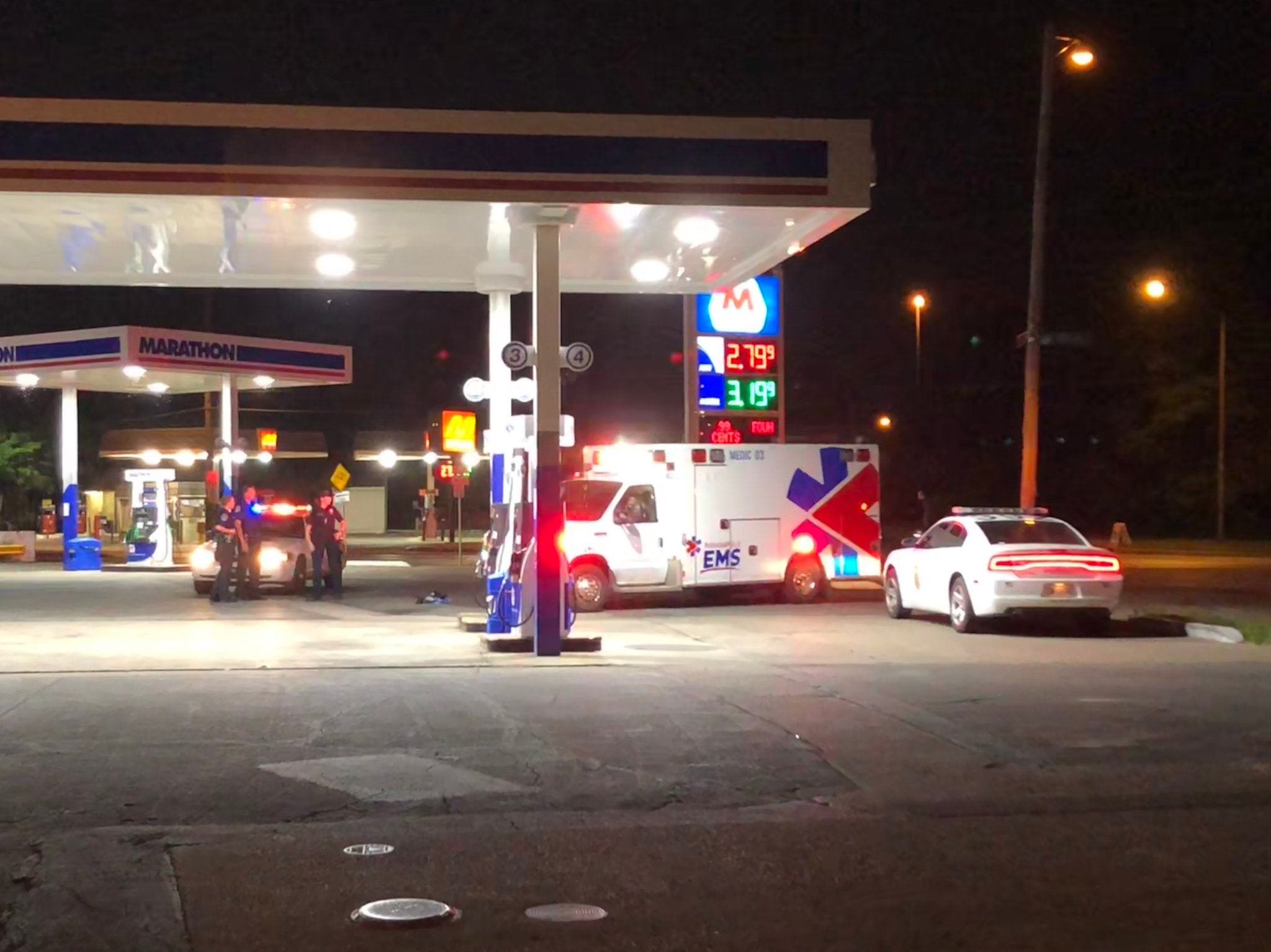 customer shot at gas station in possible attempted robbery wish tv indianapolis news indiana weather indiana traffic