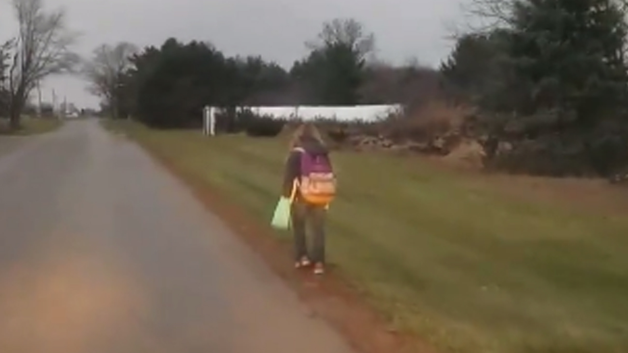 Ohio Dad Makes Daughter Walk To School After Shes Caught Bullying On The Bus Wish Tv 