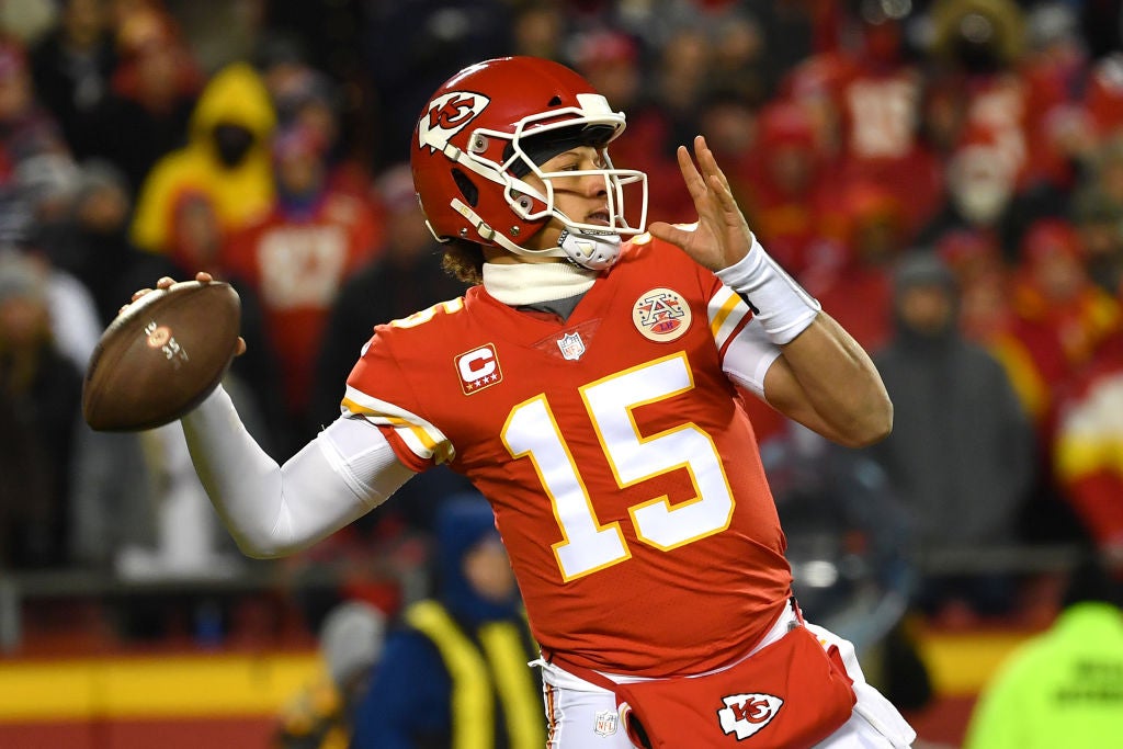 Patrick Mahomes of the Kansas City Chiefs signs an autograph after News  Photo - Getty Images