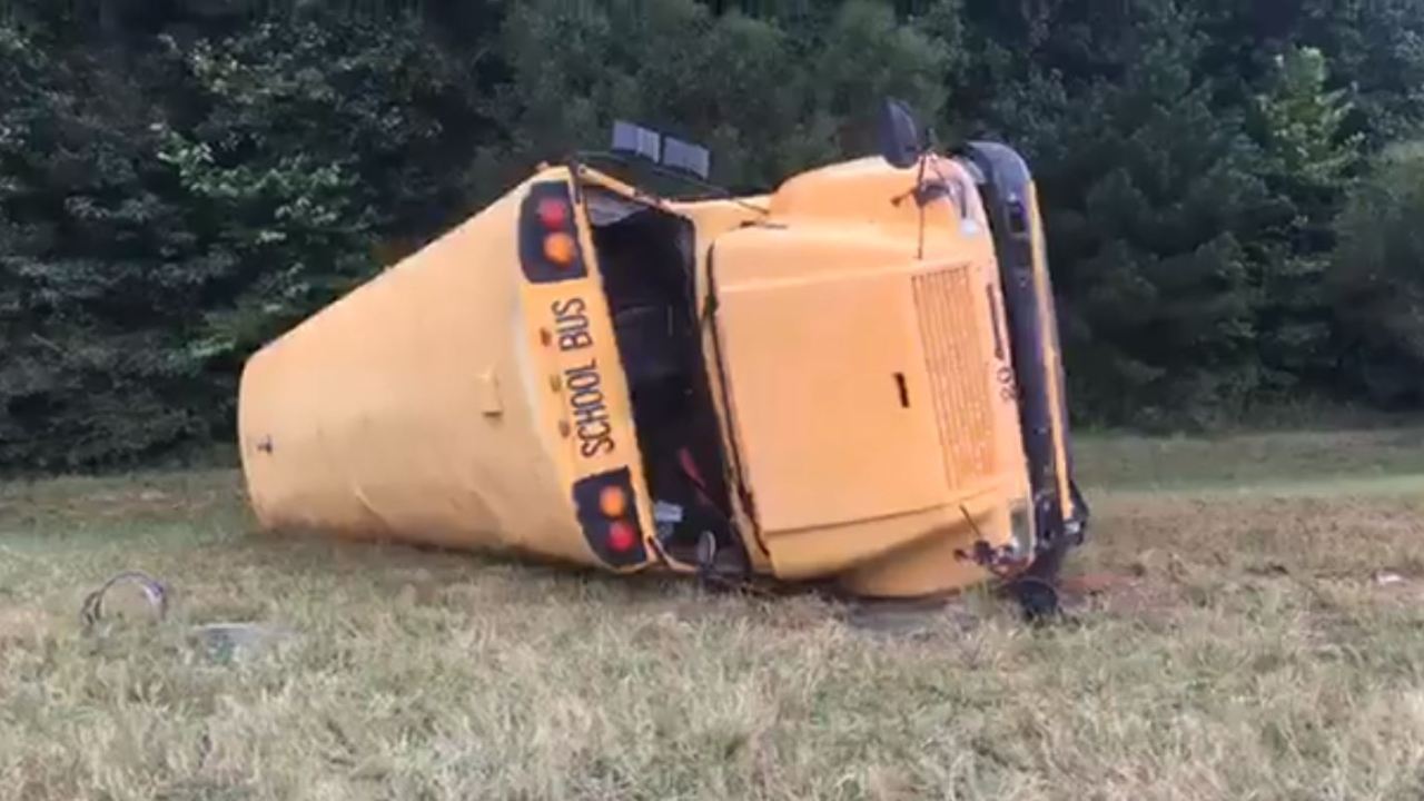 Driver dies, several injured in school bus crash in Mississippi WISH