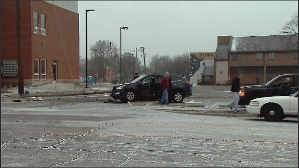 3 Juveniles In Custody After Armed Robbery, Police Chase On West Side ...