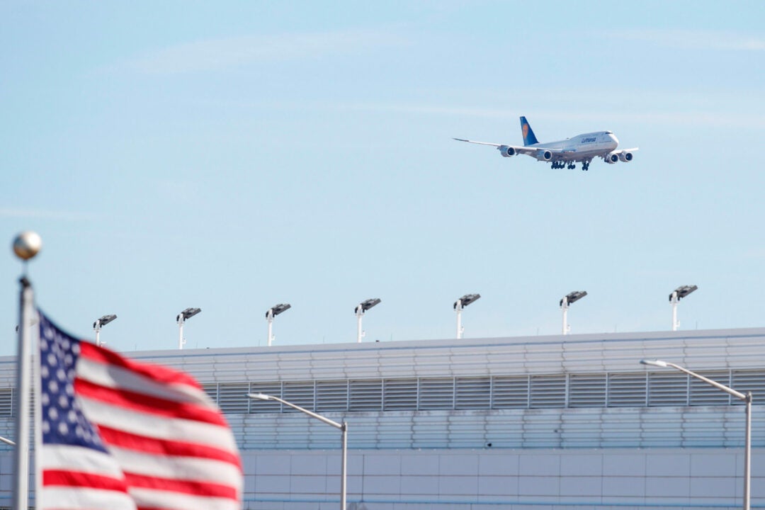 2 hurt after taxiing airplane and shuttle bus collide at Chicago s