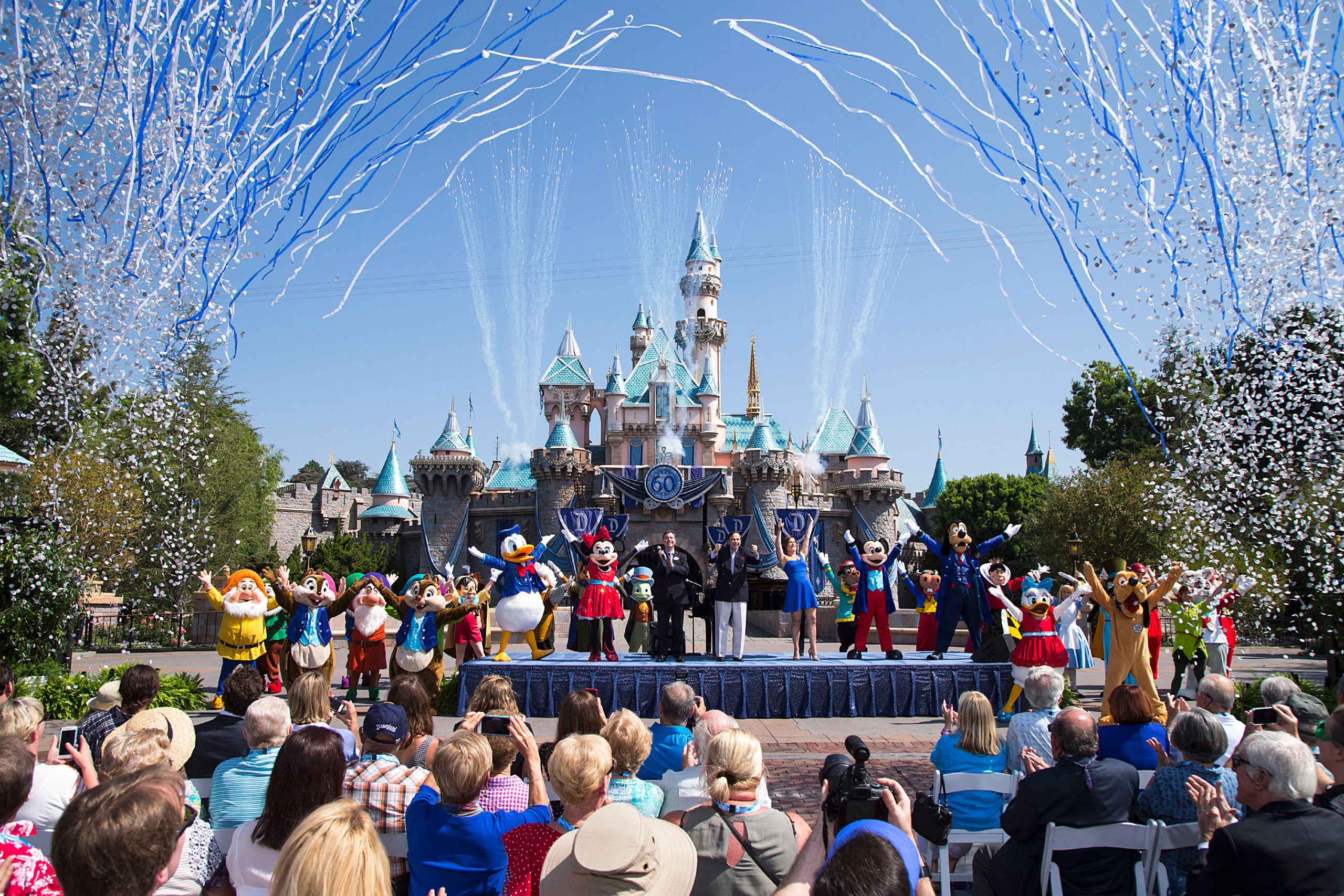 California's Disneyland Resort will host a 'super' COVID-19 vaccination