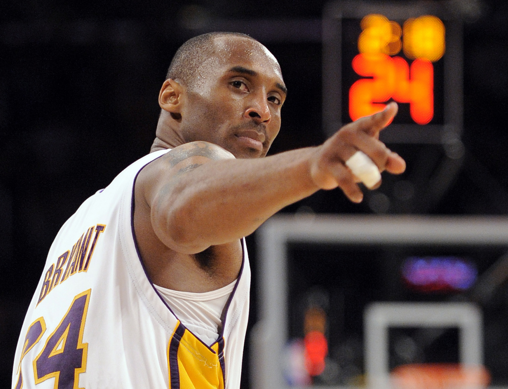 Buy NBA Men's Los Angeles Lakers Kobe Bryant Revolution 30 Road