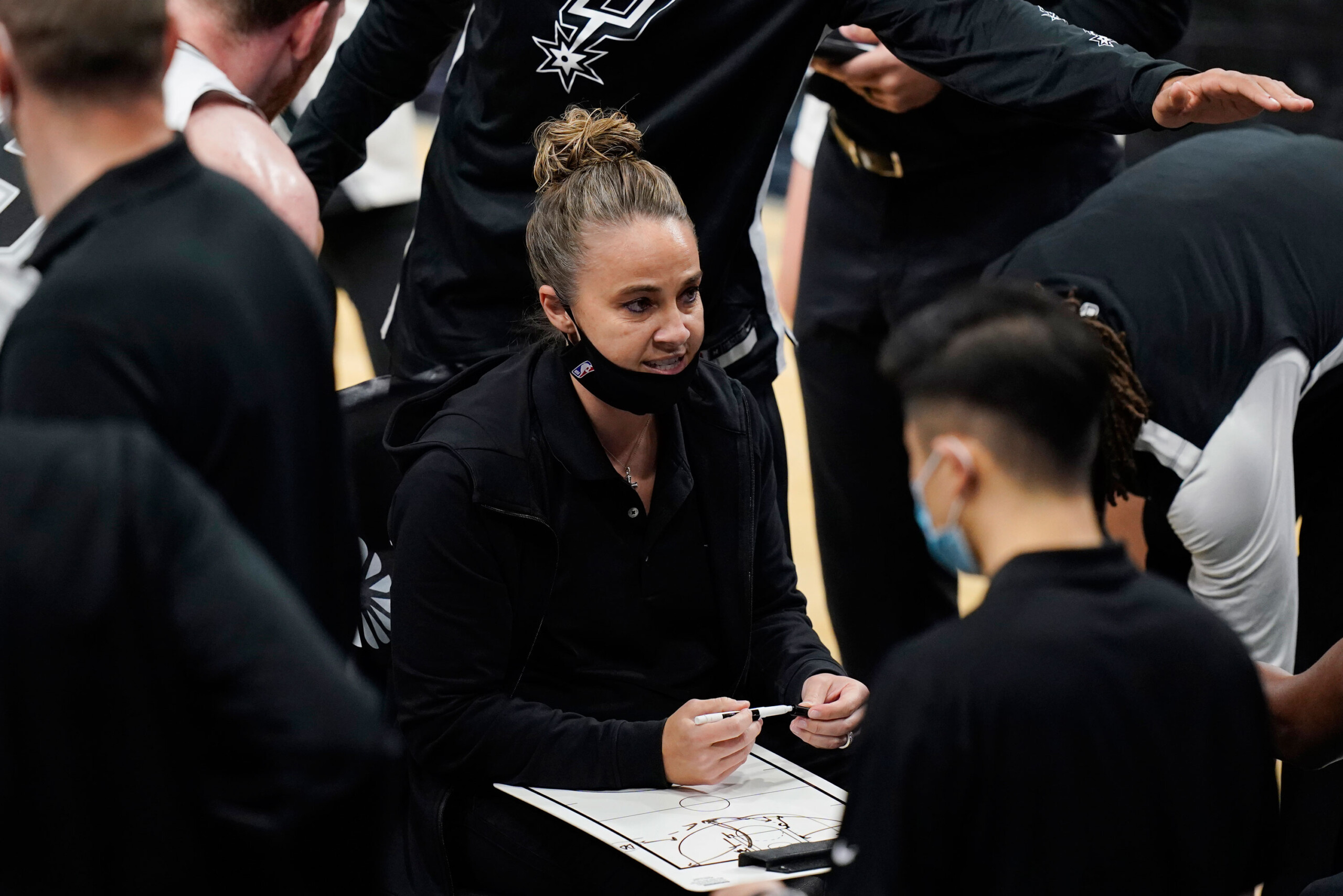 Becky Hammon becomes first woman to direct an NBA team as head coach in a  regular season game - WISH-TV | Indianapolis News | Indiana Weather |  Indiana Traffic