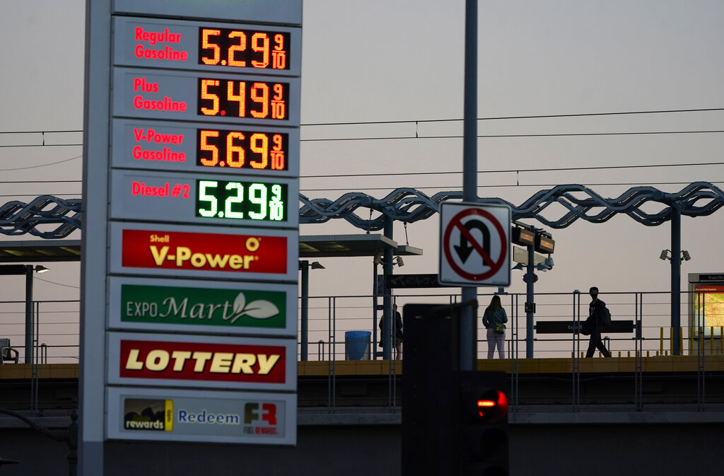 Indiana’s average gas price nears .25 per gallon