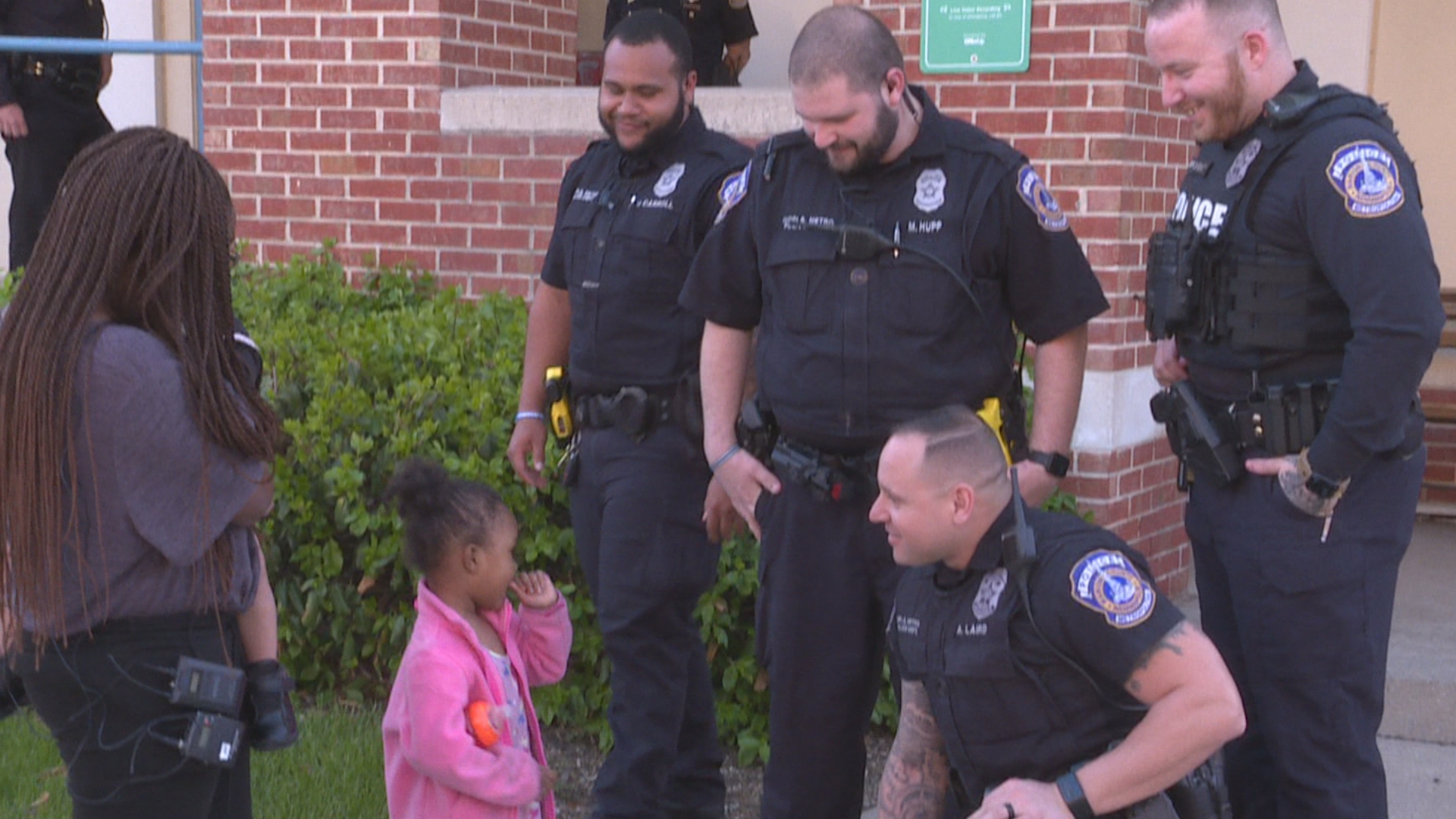 IMPD rescuers meet mom, kids who survived apartment fire