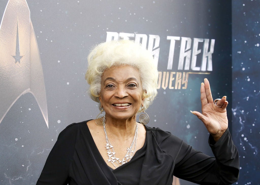 Nichelle Nichols, Lt. Uhura On ‘Star Trek,’ Has Died At 89 - TrendRadars