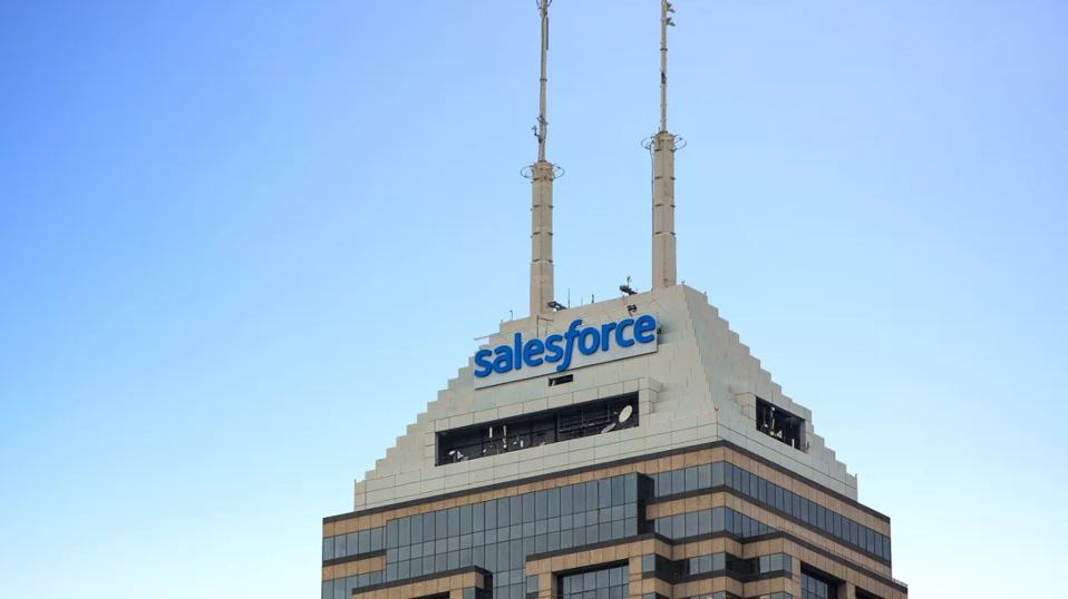 Hundreds climb Salesforce Tower to fund lung disease research