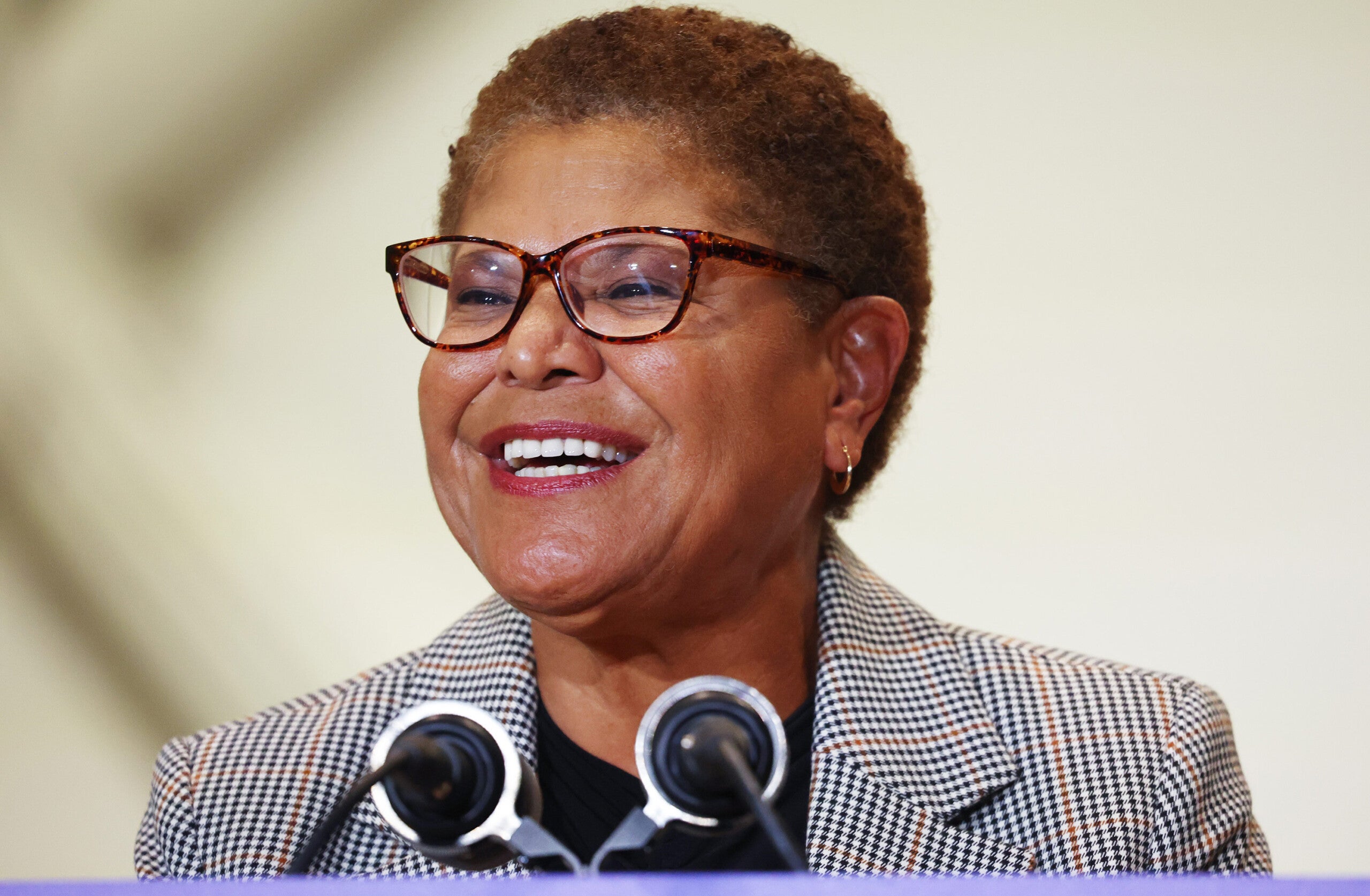 Karen Bass To Be Sworn In As First Female Mayor Of Los Angeles By ...