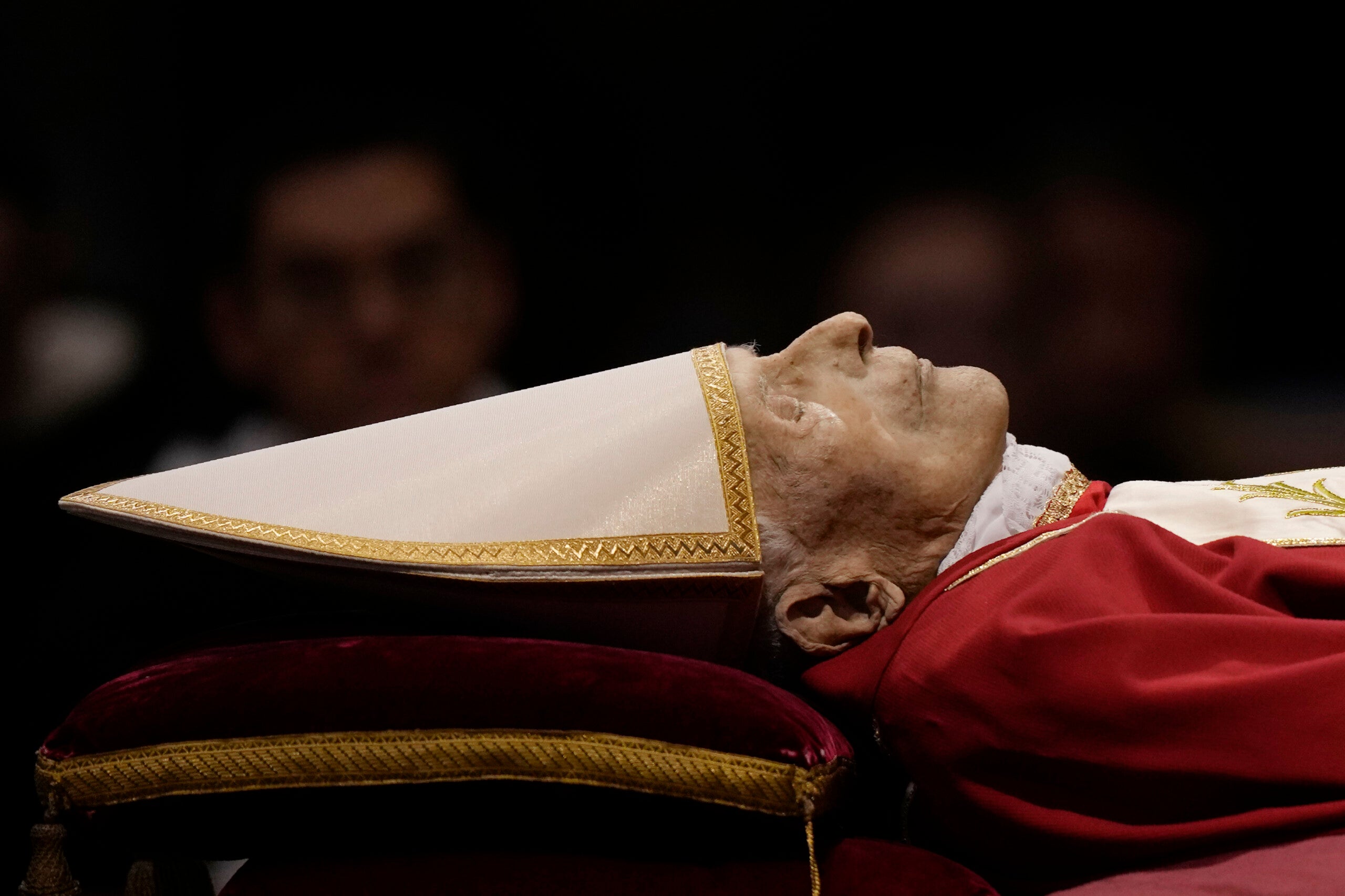 VATICAN CITY (AP) — <b>Pope</b> Emeritus Benedict XVI &#8216;s body, his head ...