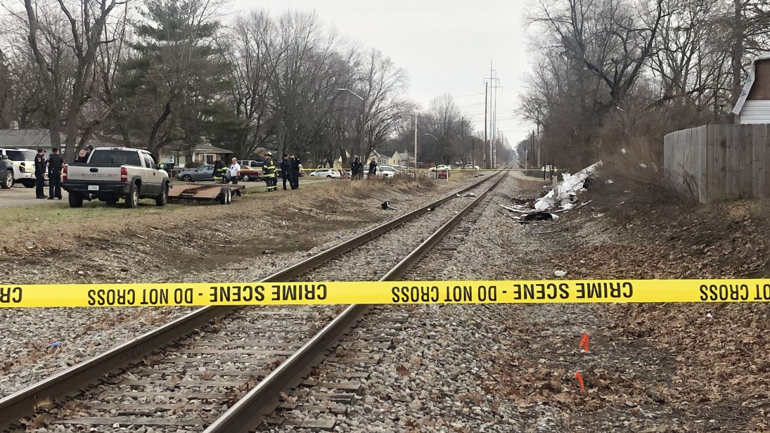 1 dies in plane crash on railroad tracks on south side of Indianapolis