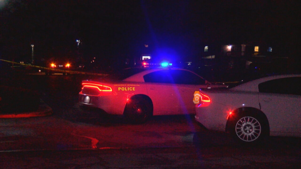 IMPD: Overnight shootings leave 2 injured, 1 dead