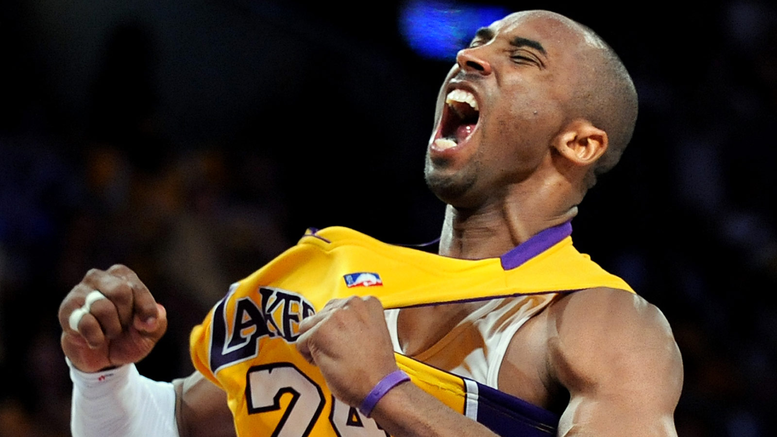 Kobe Bryant's iconic MVP jersey heads to auction 