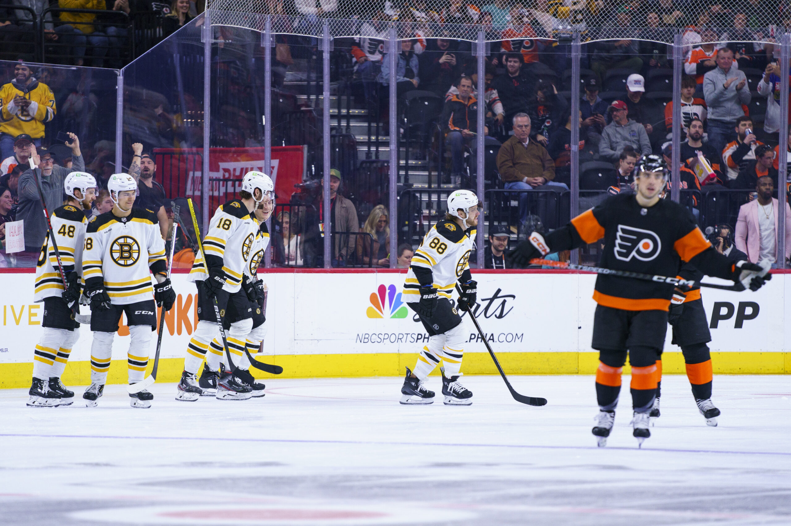 Bruins break NHL singleseason wins record by beating Flyers