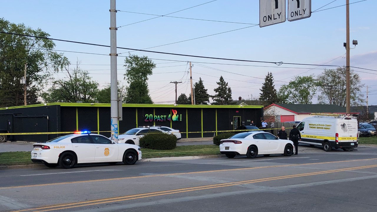 Man dies after found shot at smoke shop on south side