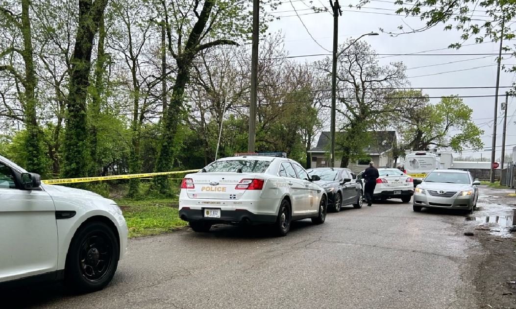 IMPD: Man found dead in alley on near east side