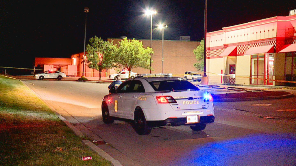 Shooting outside Indianapolis fast food restaurant leaves 1 dead