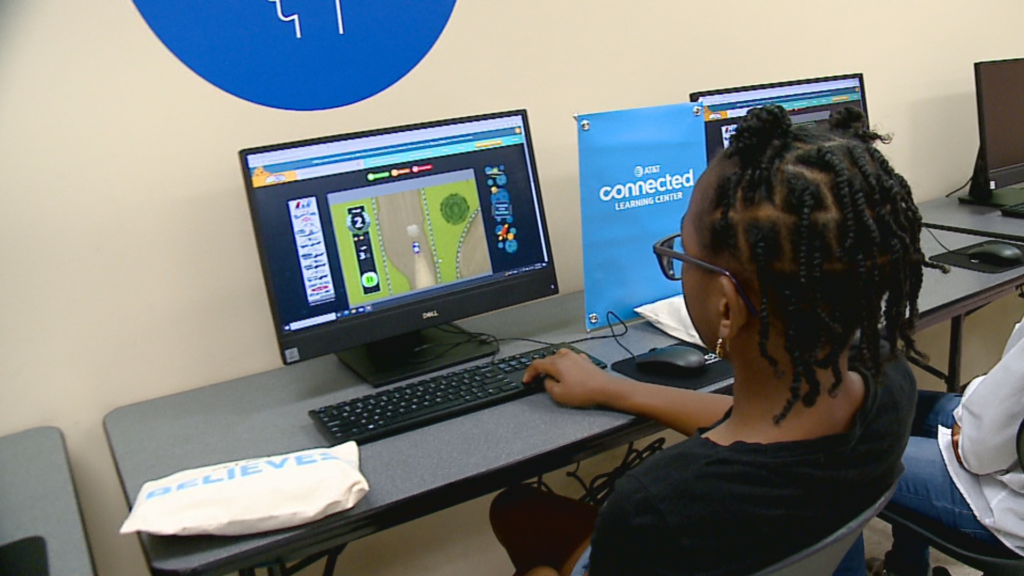 AT&T opens learning center at the Indianapolis Urban League