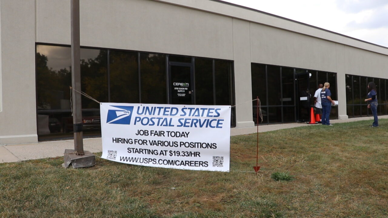 USPS needs up to 700 more employees to meet holiday needs