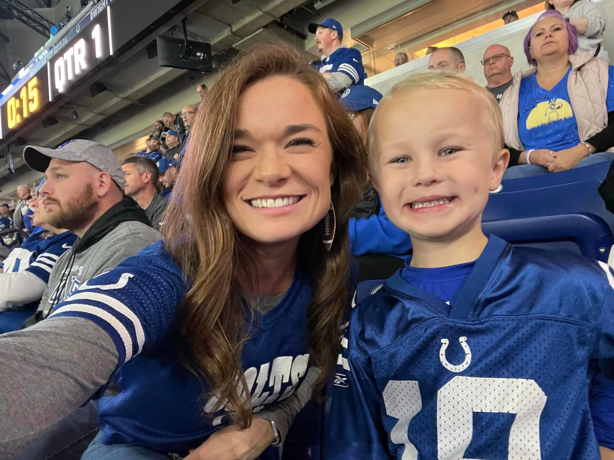 kid-ing-with-kayla-taking-young-kids-to-an-nfl-game-indianapolis