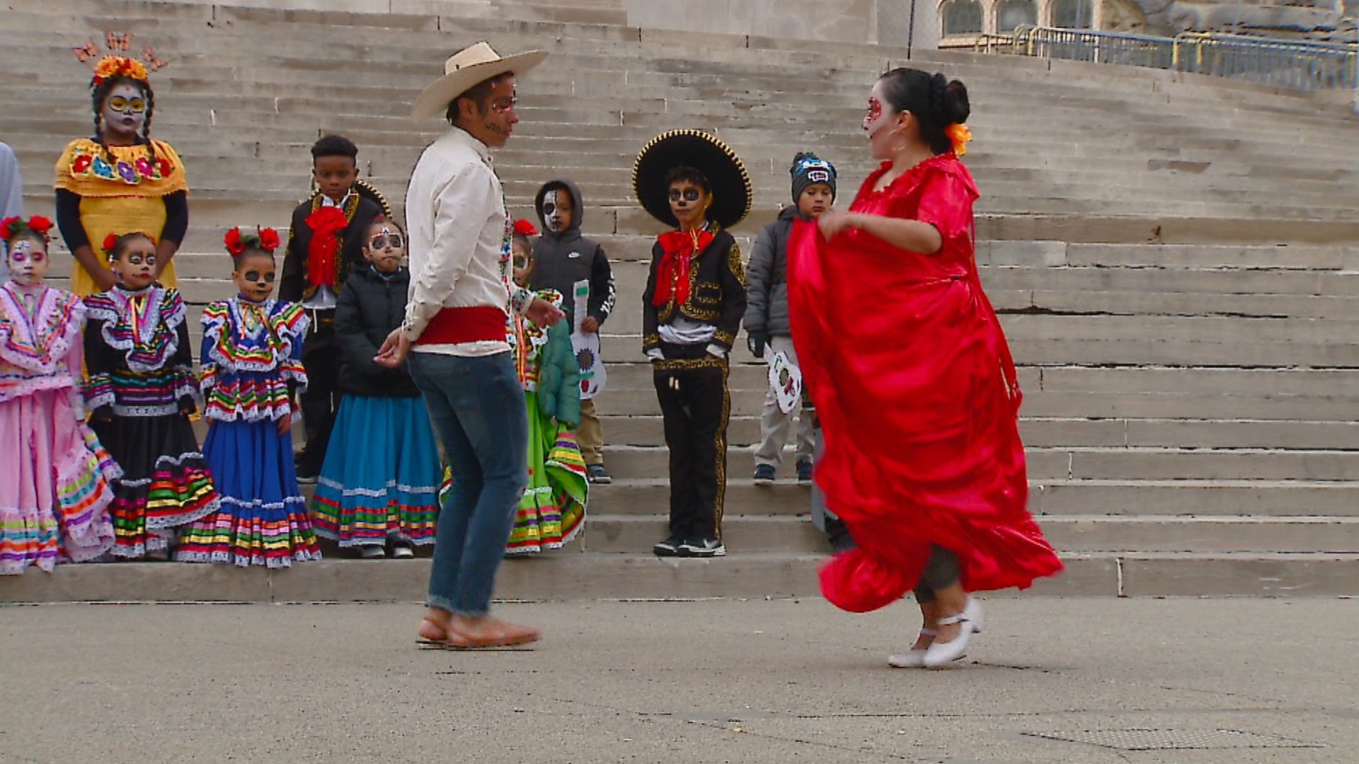 Monument Circle hosts Day of the Dead celebration Indianapolis News