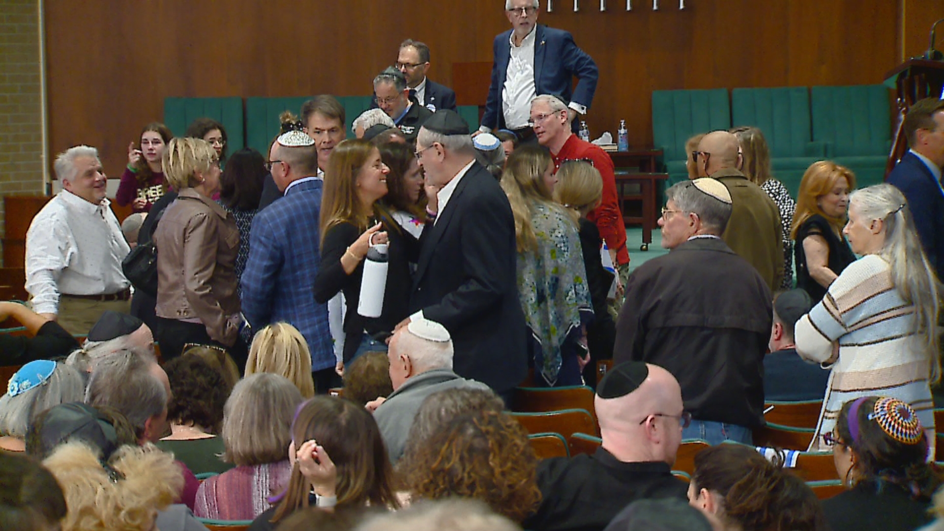 Hundreds in Indianapolis gather to support Israel