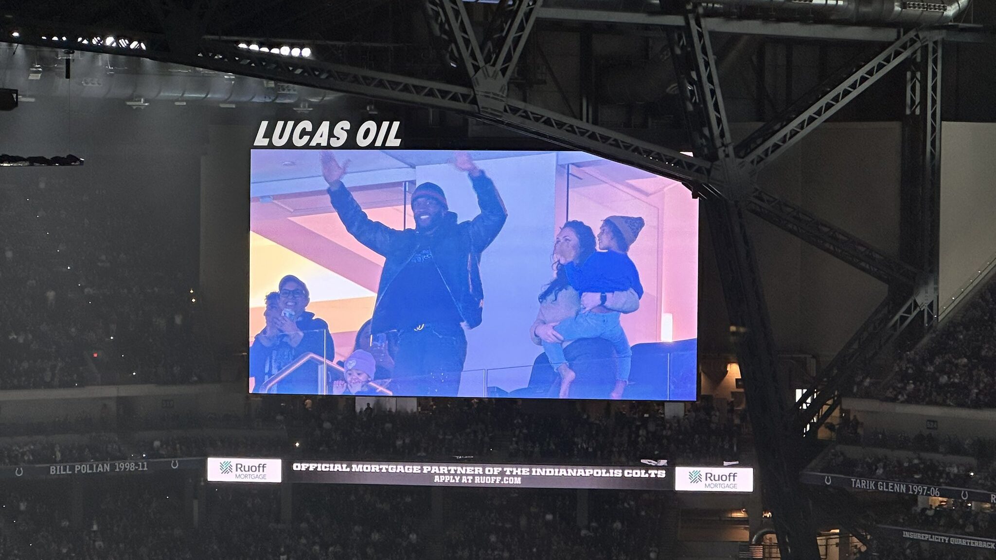Shaquille Leonard attends Colts game to support former teammates
