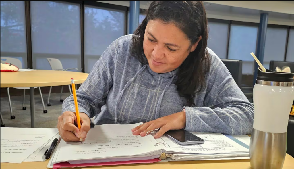 With students speaking 10 different languages, teachers at Indianapolis'  'Newcomer' school find creative ways to communicate - Chalkbeat