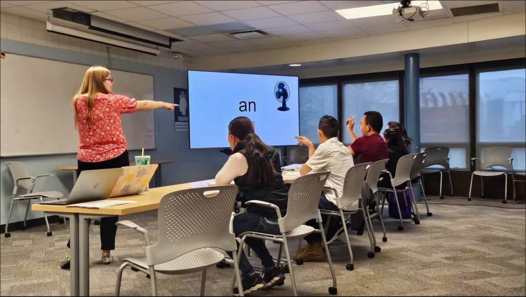 With students speaking 10 different languages, teachers at Indianapolis'  'Newcomer' school find creative ways to communicate - Chalkbeat