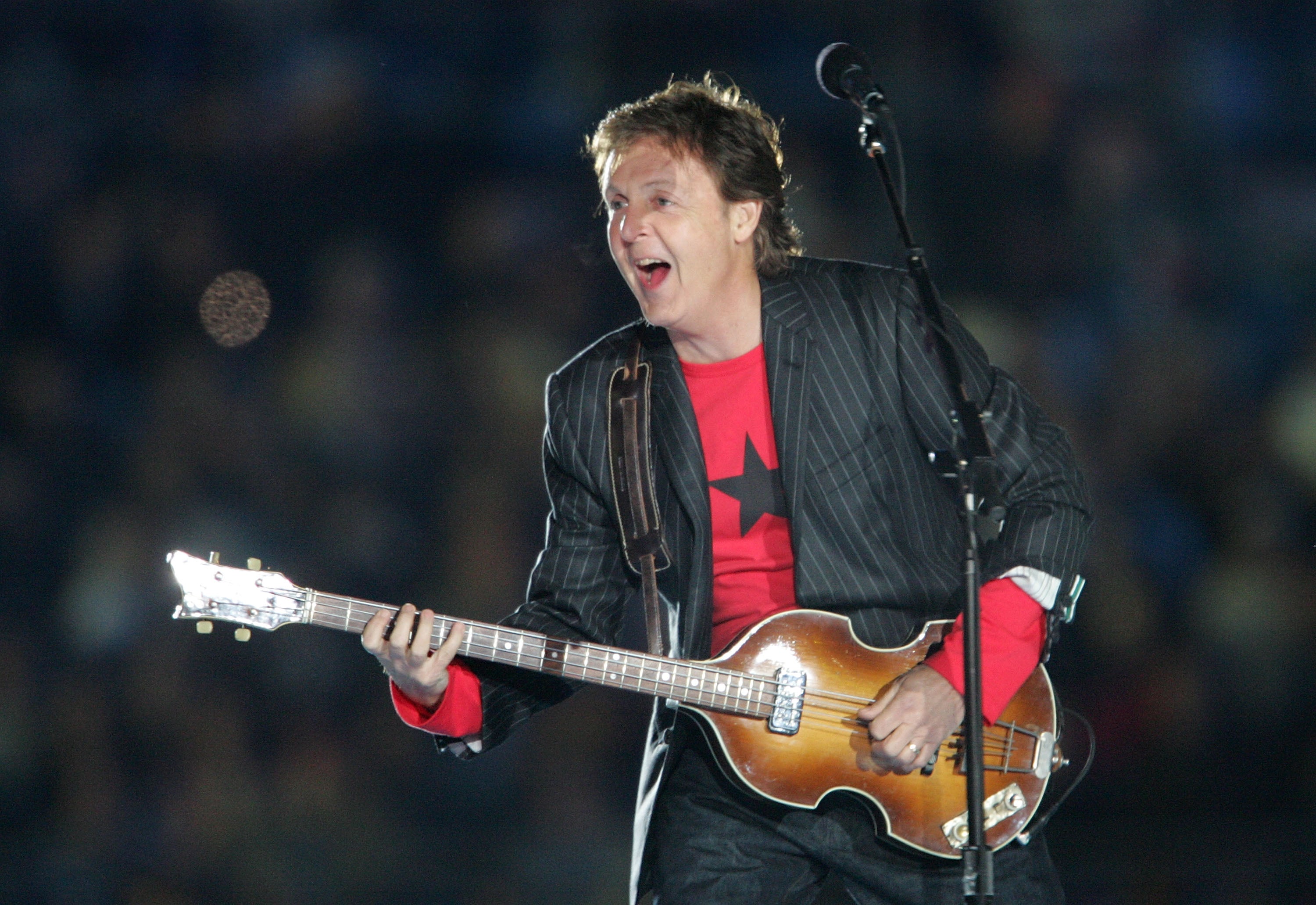 Singer Paul McCartney performs during the Super Bowl XXXIX halftime show at Alltel Stadium on February 6, 2005 in Jacksonville, Florida. (Photo by Jeff Gross/Getty Images)