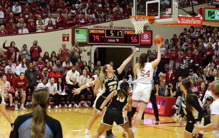 Mackenzie Holmes sets IU’s new women’s basketball all-time scoring record