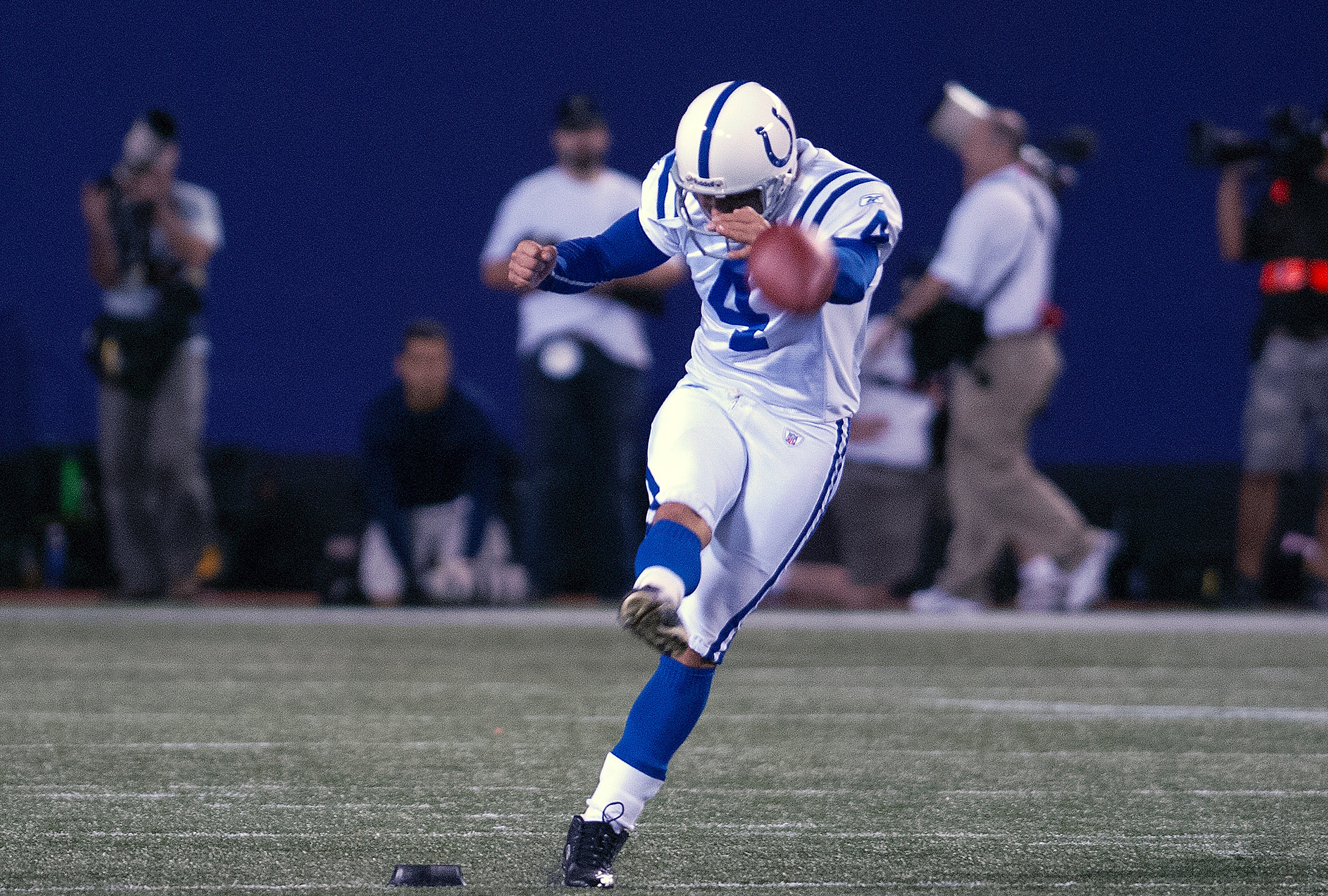 Colts sign Adam Vinatieri.