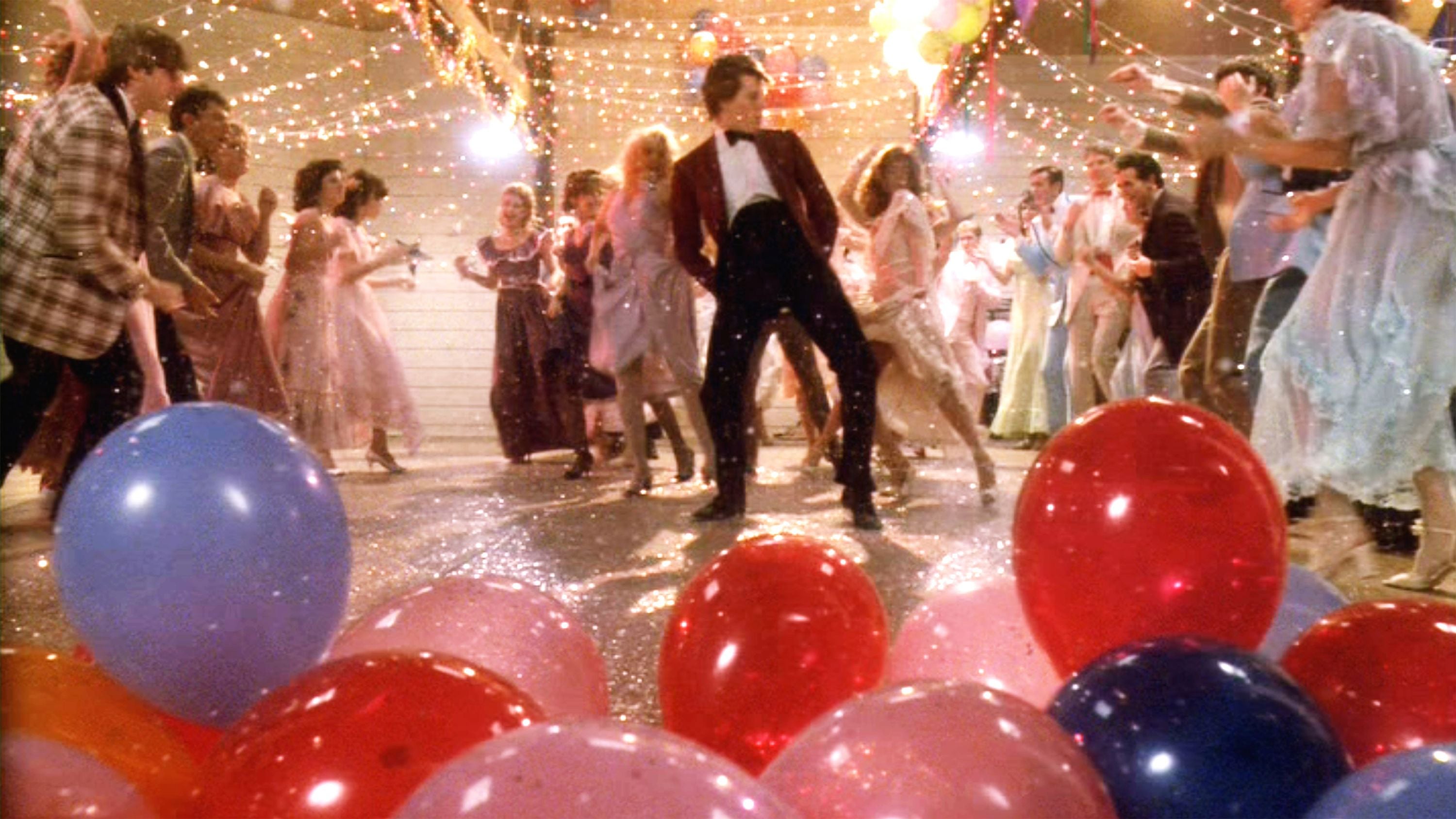 Kevin Bacon announced to a gym full of students from Utah’s Payson High School, where his iconic movie “Footloose” was filmed, that he will be making an appearance at the school’s final prom.