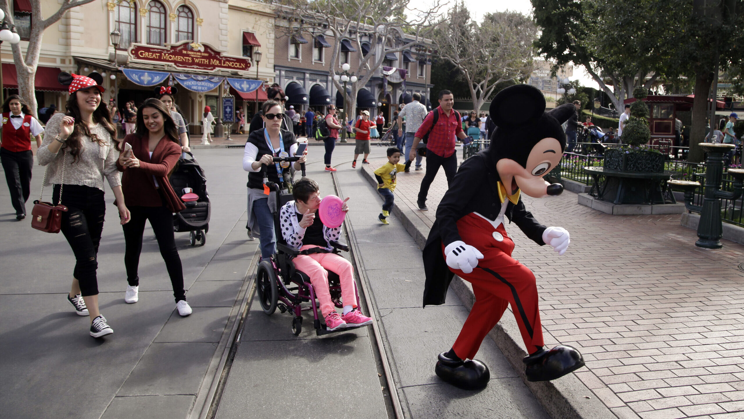 Disneyland character and parade performers in California vote to join
labor union