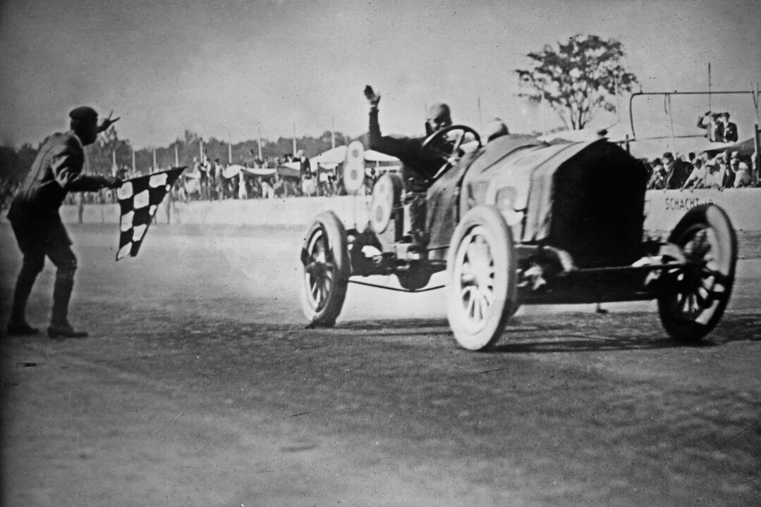 Joe Dawson crossing the finish line as the winner of the Indianapolis 500 automobile race ca. 1912. (Photo by: HUM Images/Universal Images Group via Getty Images)