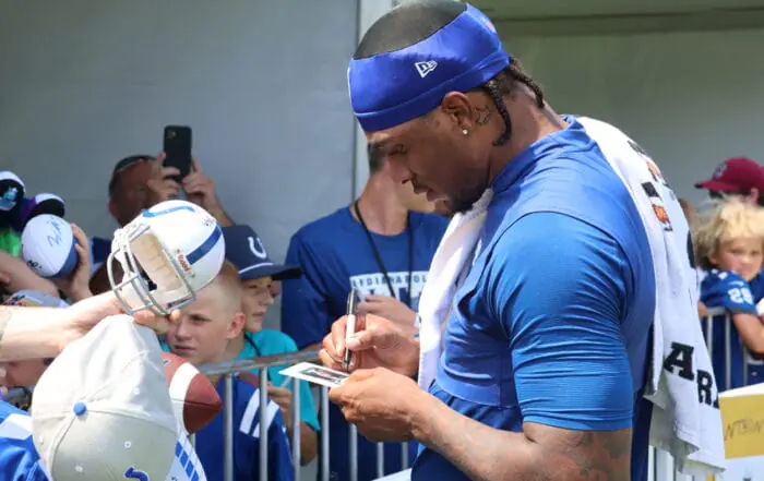 PHOTOS | Colts players sign autographs after practice