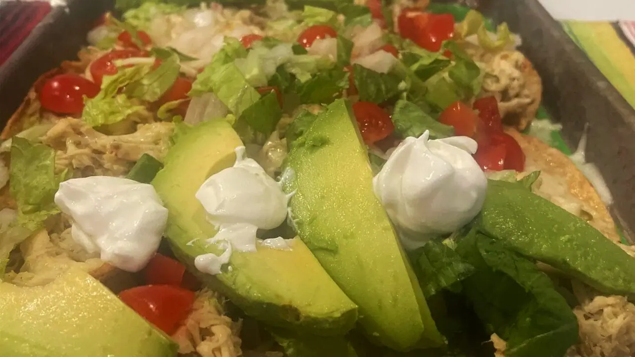 A plate of green salsa chicken nacho recipe