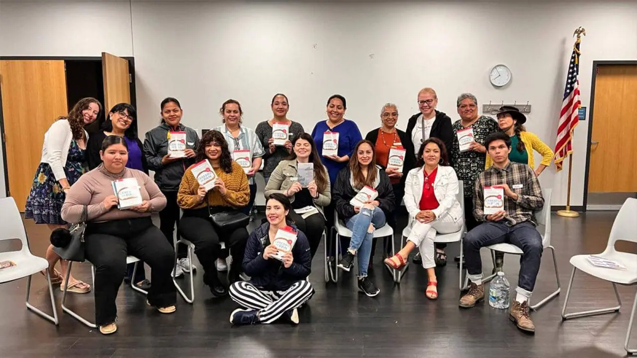 Si vives en Indianápolis, te gusta leer, y quisieras tener con quien platicar sobre libros, el grupo Mujeres Conectadas tiene un programa para ti. (Provided Photo/Dominic Zepeda via Mirror Indy)