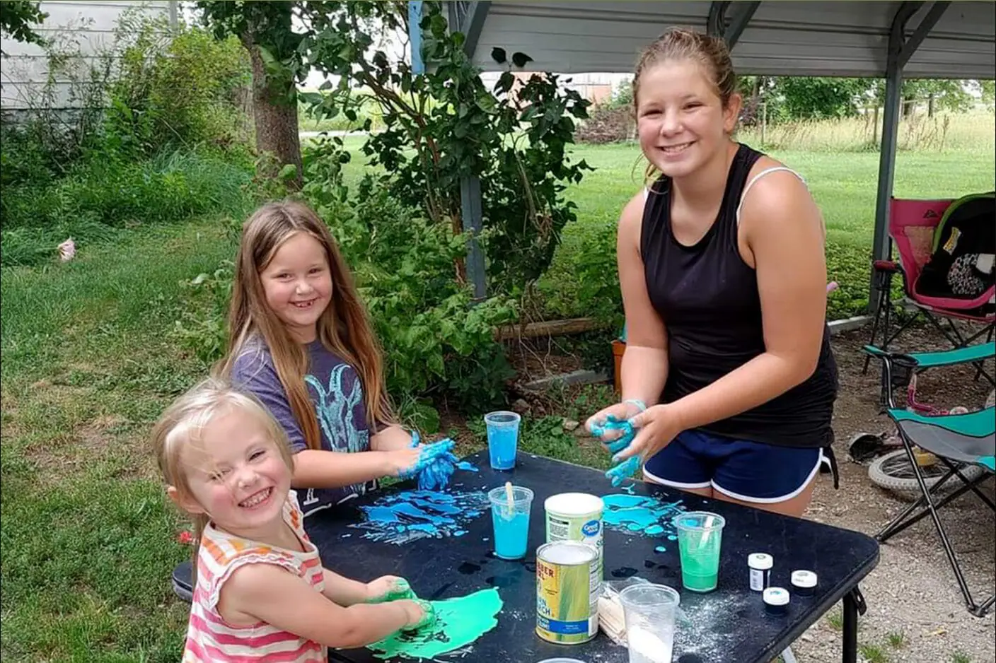 Kori Simmons' kids make Oobleck to learn about non-Newtonian fluids. Simmons and her family belong to the unschooling community, a niche of home schooling that emphasizes hands-on activities and child-led learning rather than curriculum. (Provided Photo/Kori Simmons via Chalkbeat)