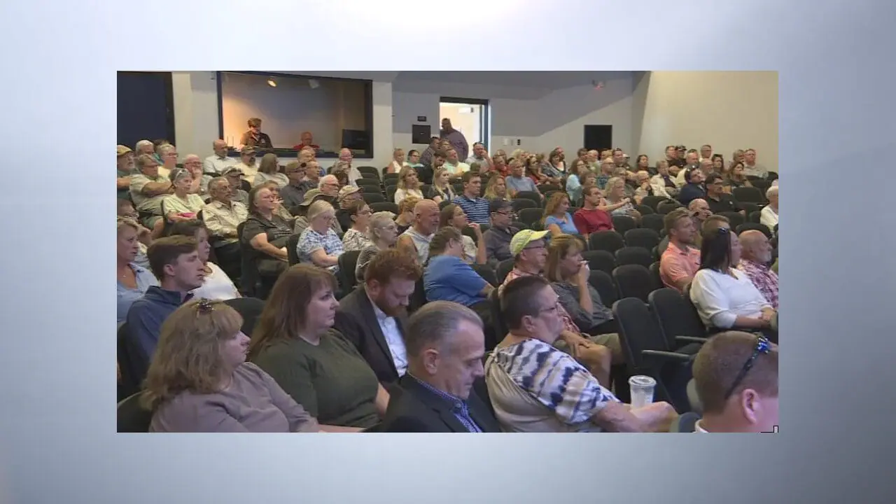 Residents listen to Hamilton County Commissioners at a meeting in Sheridan on Sept. 19, 2024. (WISH Photo/Adam Pinsker)