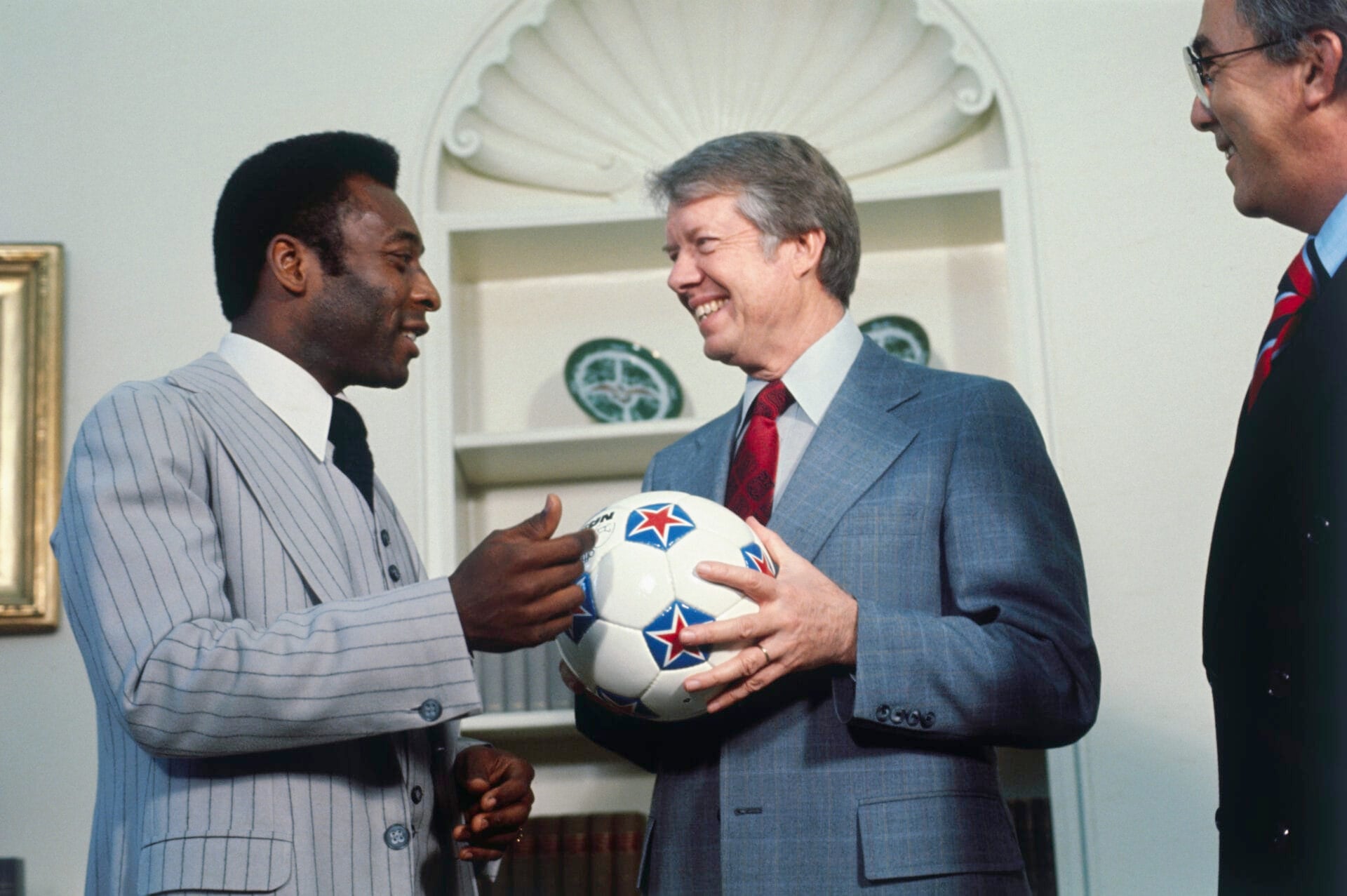 Brazilian soccer player Pele, of the New York Cosmos, gives a soccer ball to President Jimmy Carter during a White House visit. (Photo by Getty Images)