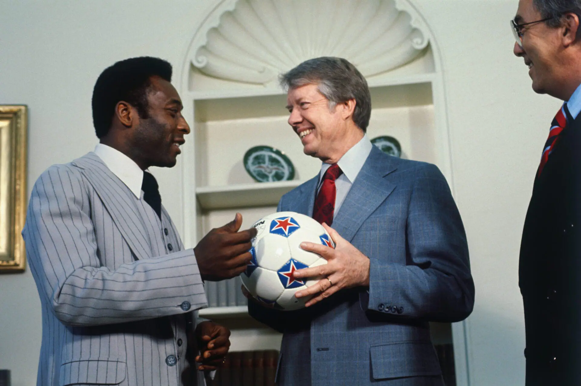 Brazilian soccer player Pele, of the New York Cosmos, gives a soccer ball to President Jimmy Carter during a White House visit. (Photo by Getty Images)