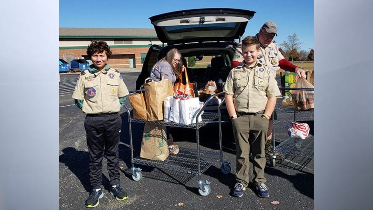 Alex Alford, left, and Braxton Stalbaum helped collect and sort food last year at Open Doors. (Provided Photo/The Hamilton County Reporter)