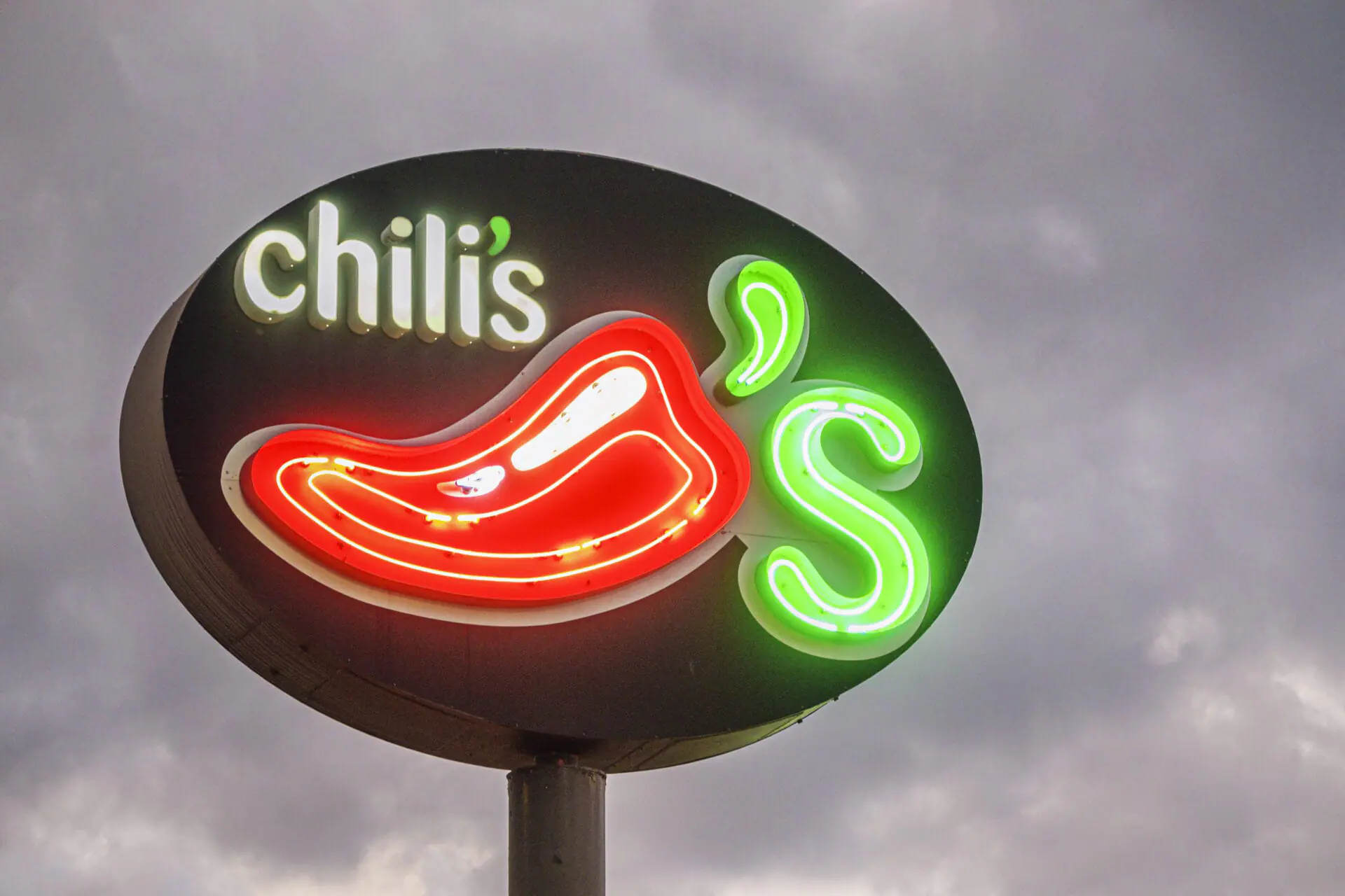 Chili's Grill & Bar restaurant neon sign in Orlando, Florida. (Photo by Jeffrey Greenberg/Education Images/Universal Images Group via Getty Images)